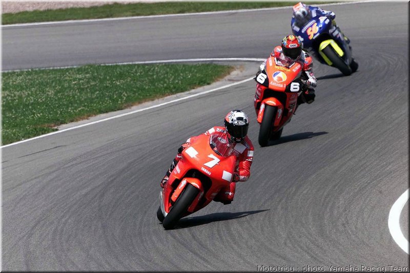 0036yamaha-checa2001