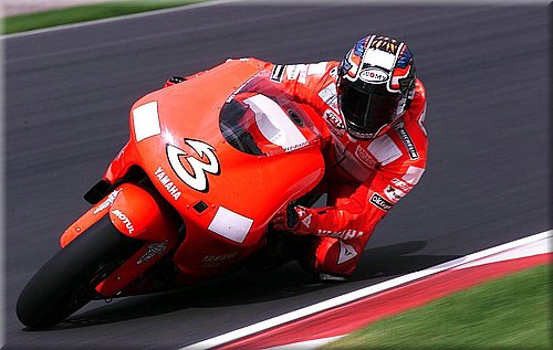 0023yamaha-biaggi2001_02.jpg