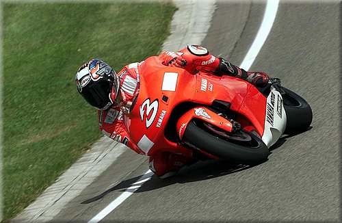 0024yamaha-biaggi2001_03.jpg