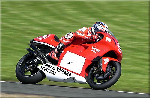 0030yamaha-biaggi2001_09.jpg