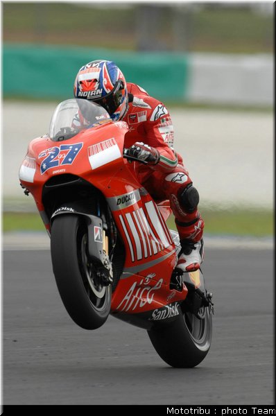 motogp_stoner_25