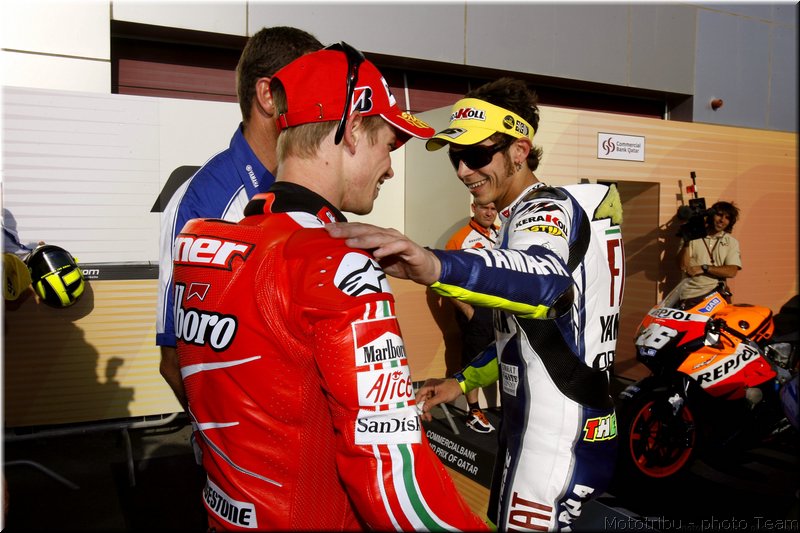 063-stands2007-063-stoner-rossi-qatar