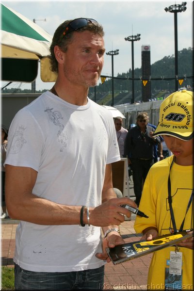 660-stands2007-019-coulthard-japon