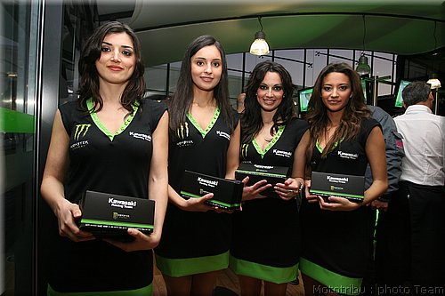 motogp-pitbabes_01.jpg