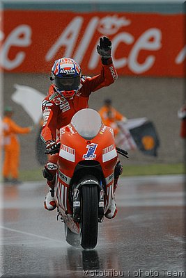 motogp-stoner_16.jpg