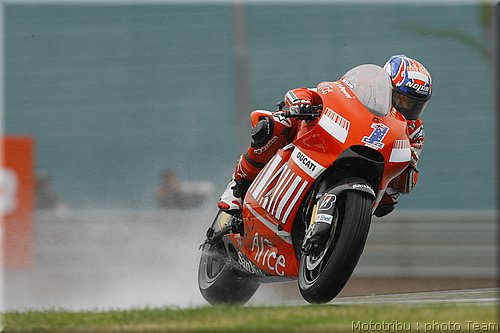 motogp-stoner_17.jpg