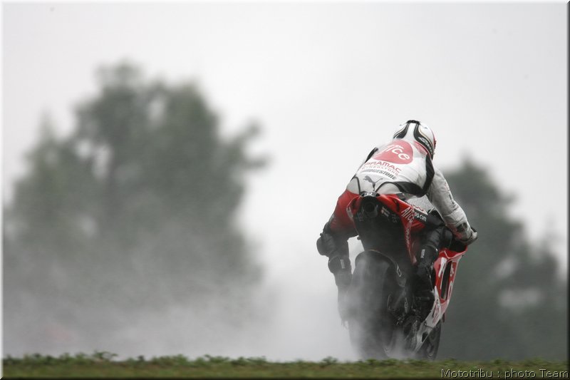 motogp-guintoli_05