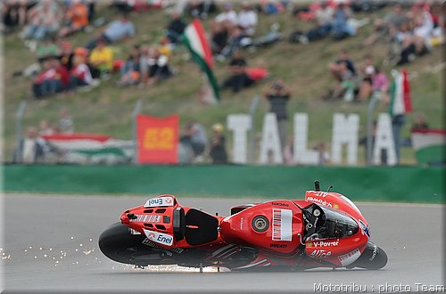 motogp-stoner_16.jpg