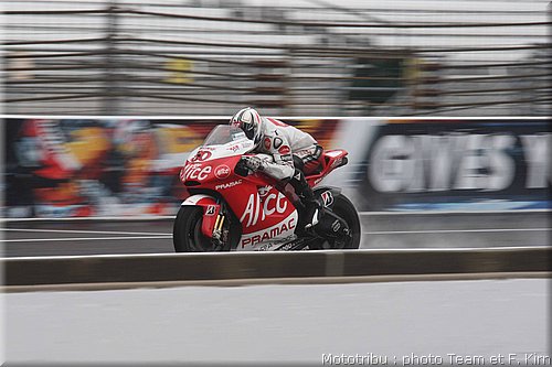 motogp_guintoli_07.jpg