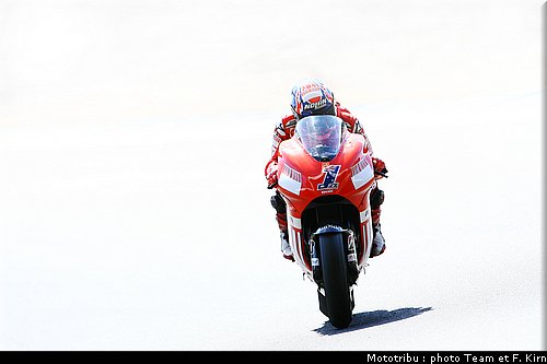 motogp_stoner_10.jpg