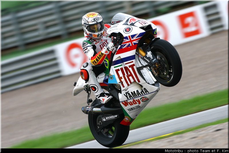 motogp_lorenzo_09