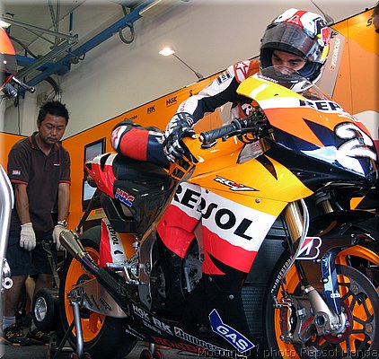 pedrosa-test-bridgestone_04.jpg