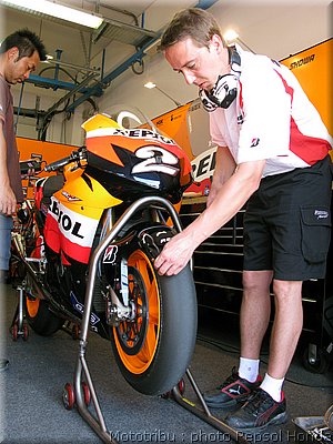 pedrosa-test-bridgestone_08.jpg