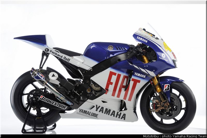 013_yamaha_m1_rossi_4