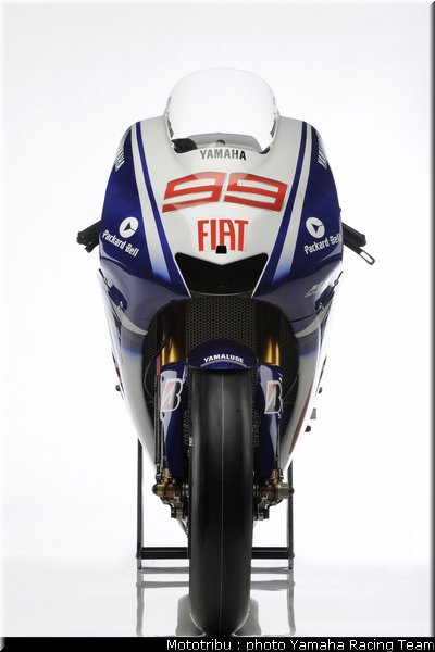 030_yamaha_m1_lorenzo_7