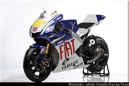 011_yamaha_m1_rossi_2.jpg