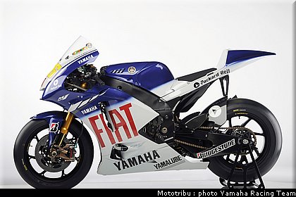 012_yamaha_m1_rossi_3.jpg