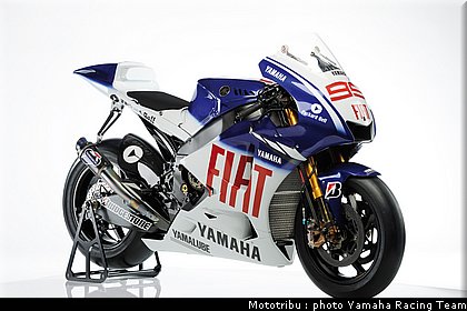 024_yamaha_m1_lorenzo_1.jpg