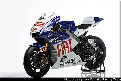 025_yamaha_m1_lorenzo_2.jpg