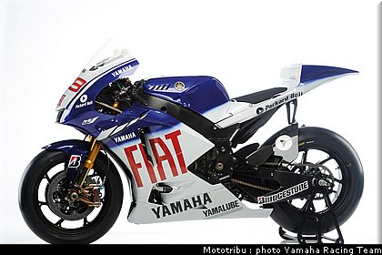 026_yamaha_m1_lorenzo_3.jpg