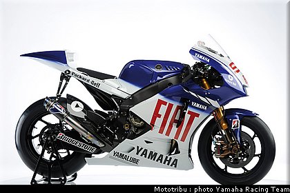 027_yamaha_m1_lorenzo_4.jpg