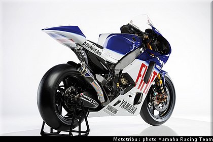 028_yamaha_m1_lorenzo_5.jpg