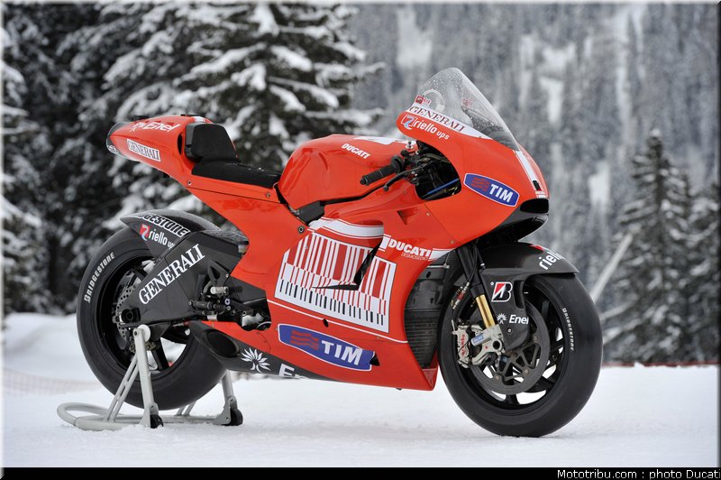ducati_vrooom_2010_001
