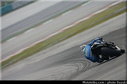 suzuki_gsvr_2010_011.jpg