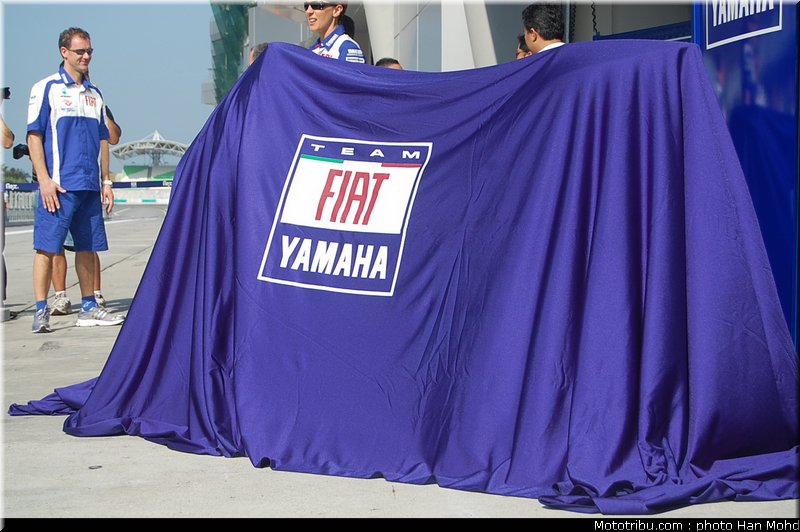 yamaha_team_launch_sepang_2010_003