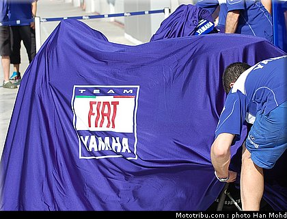 yamaha_team_launch_sepang_2010_002.JPG