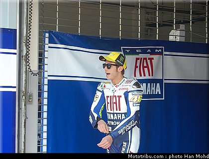 yamaha_team_launch_sepang_2010_004.JPG