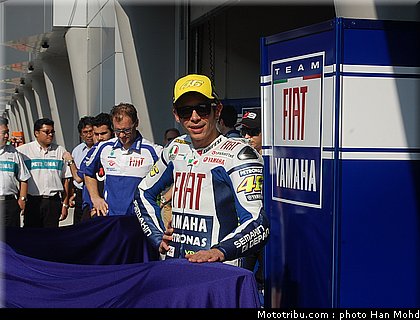 yamaha_team_launch_sepang_2010_007.JPG