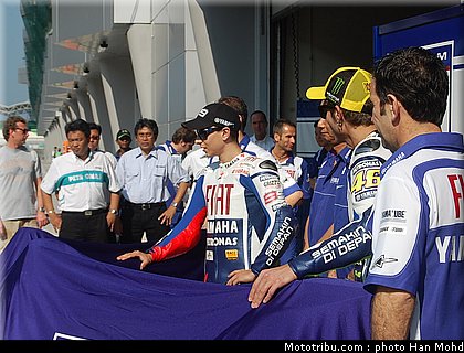 yamaha_team_launch_sepang_2010_009.JPG