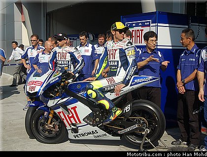 yamaha_team_launch_sepang_2010_015.JPG