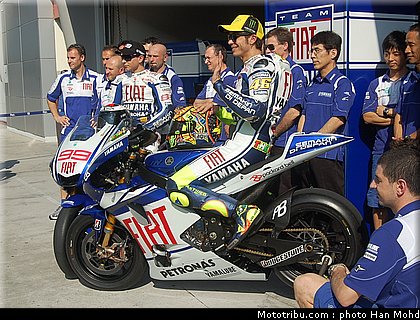yamaha_team_launch_sepang_2010_016.JPG
