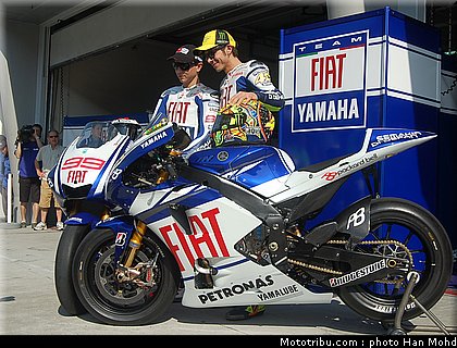 yamaha_team_launch_sepang_2010_018.JPG