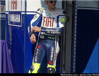 yamaha_team_launch_sepang_2010_024.JPG