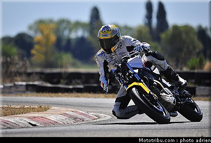 shoei_jaune_05_circuit_du_mistral_ete_2010.JPG