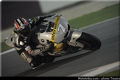 aoyama_1_test_qatar_2010.jpg