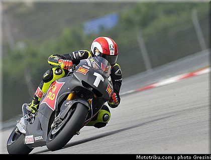 simoncelli_024_motogp_2010_test_sepang1.jpg