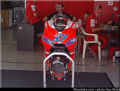 stoner_007_motogp_sepang_test1_2010.JPG