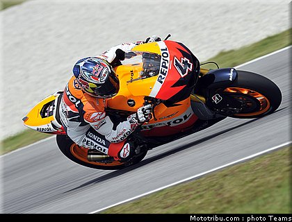 dovizioso_15_motogp_test_sepang1_2010.jpg