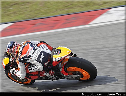 dovizioso_17_motogp_test_sepang1_2010.jpg
