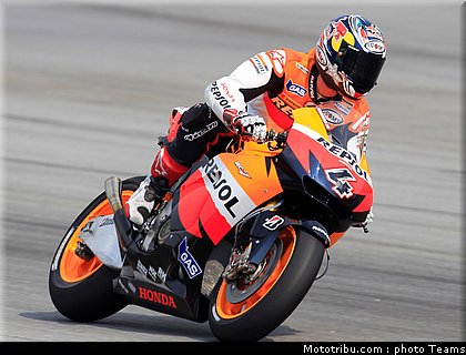 dovizioso_30_motogp_test_sepang1_2010.jpg