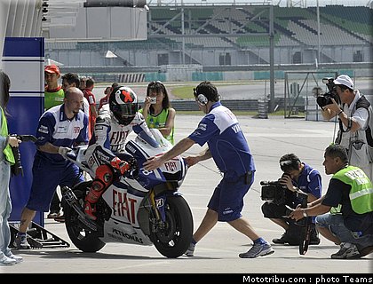 lorenzo_5_motogp_test_sepang1_2010.jpg