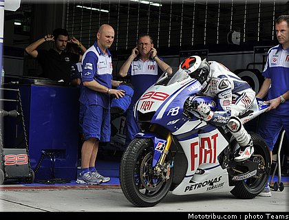lorenzo_7_motogp_test_sepang1_2010.jpg