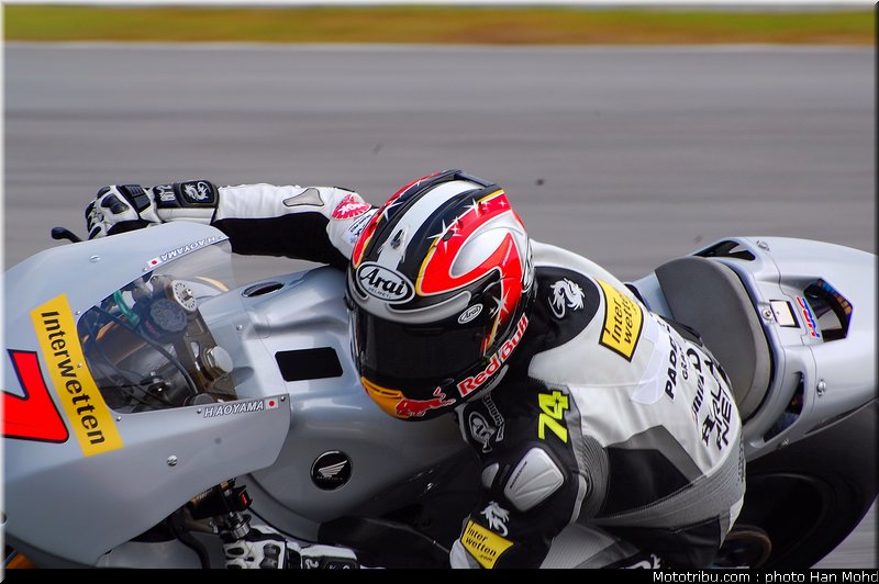 aoyama_006_motogp_2010_tests_sepang2