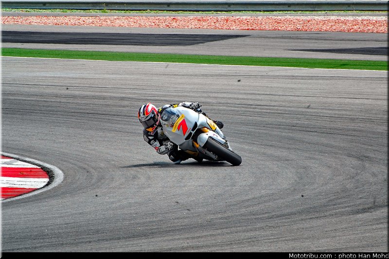 aoyama_011_motogp_2010_tests_sepang2