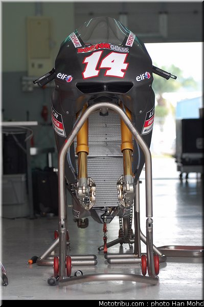 depuniet_02_motogp_2010_tests_sepang2