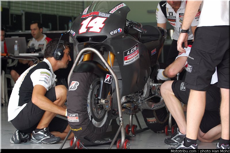 depuniet_05_motogp_2010_tests_sepang2